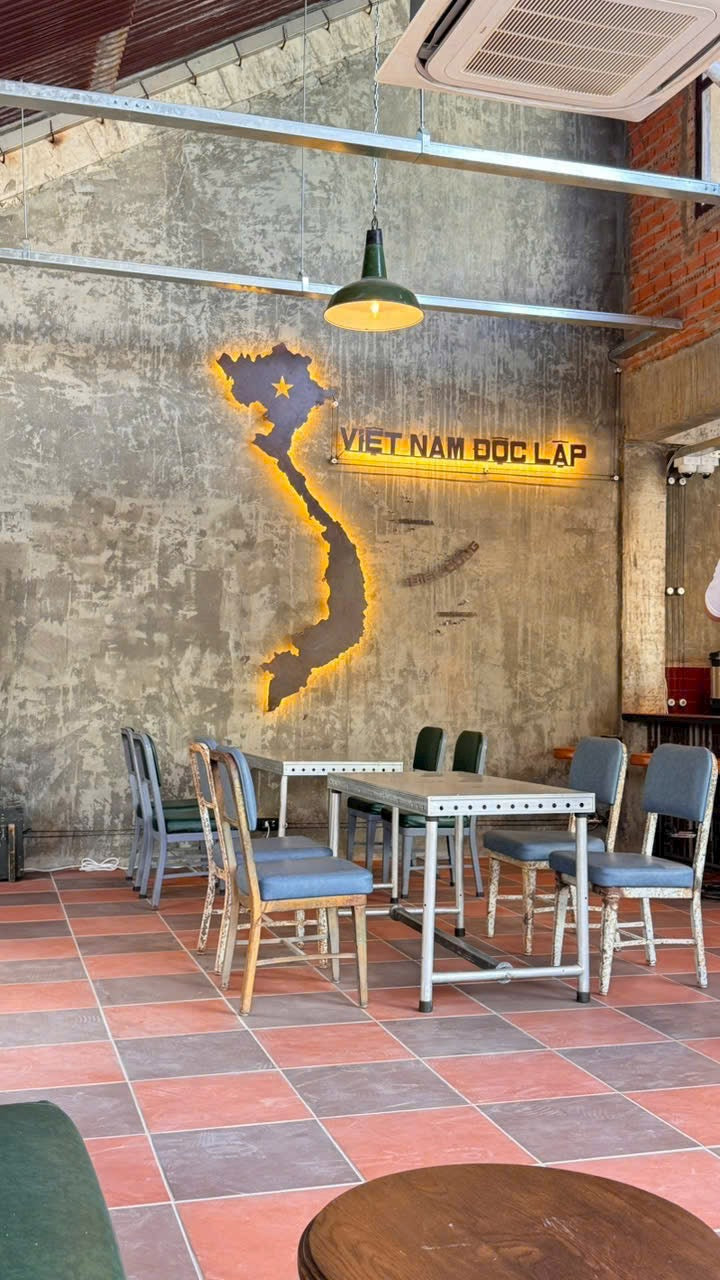 Ghế cà phê simili sắt sơn rỉ sét phong cách Retro